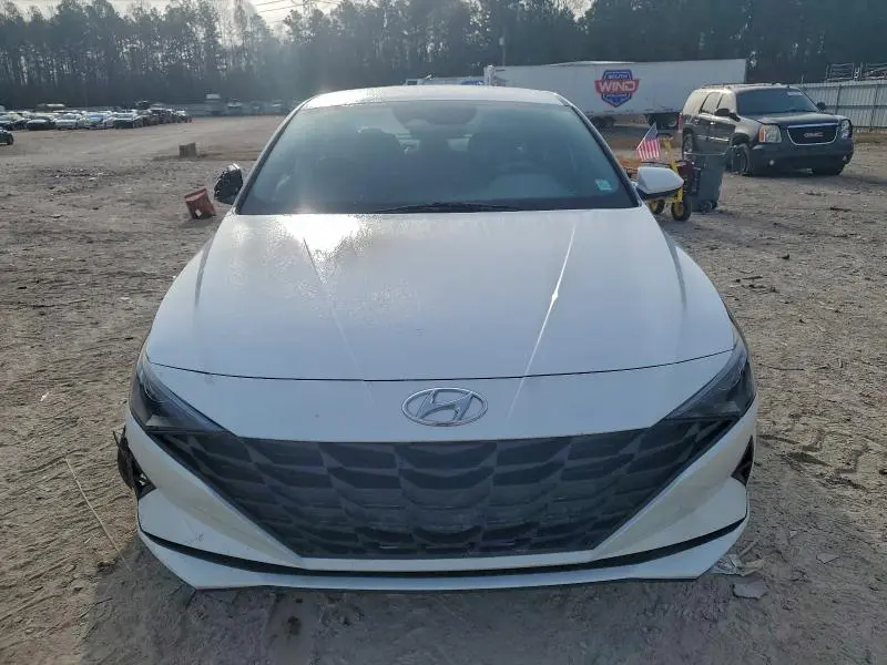 2022 HYUNDAI ELANTRA SE  