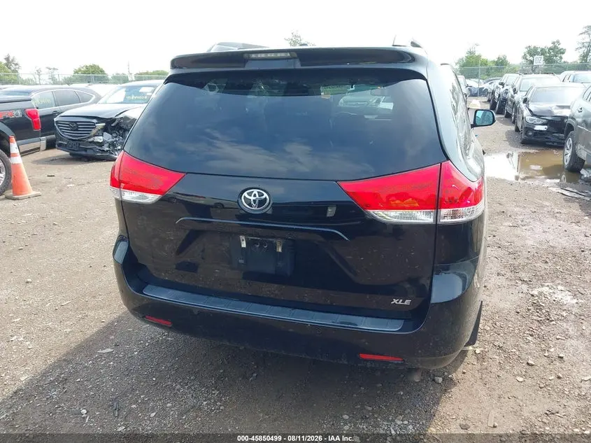 2013 TOYOTA SIENNA XLE V6 8 PASSENGER