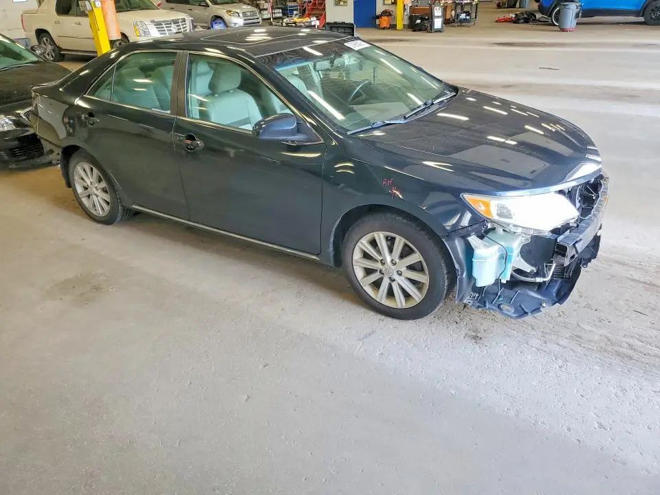 2014 TOYOTA CAMRY XLE  