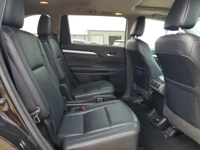 2017 TOYOTA HIGHLANDER XLE  