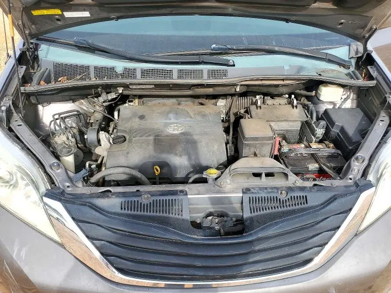 2012 TOYOTA SIENNA LE  