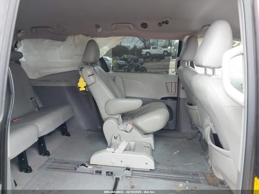 2012 TOYOTA SIENNA LE V6 8 PASSENGER