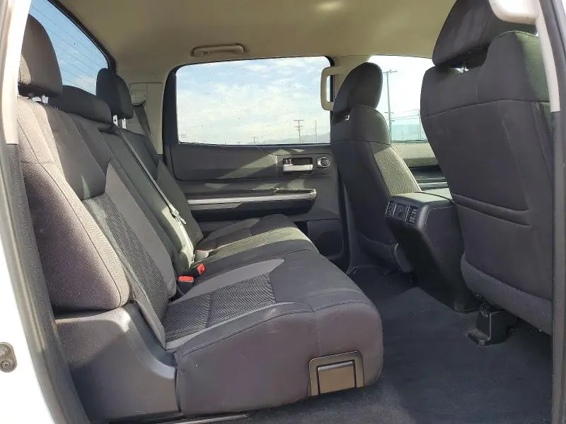 2016 TOYOTA TUNDRA CREWMAX SR5  