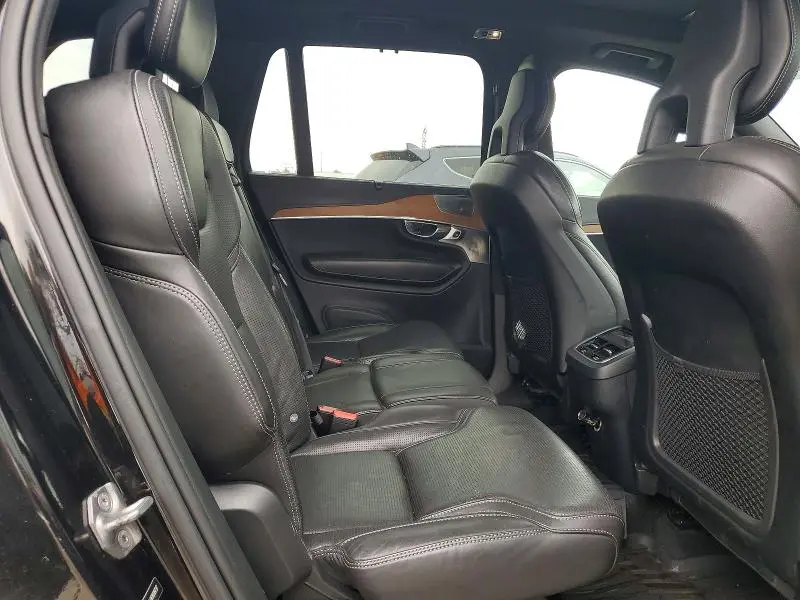2016 VOLVO XC90 T6  