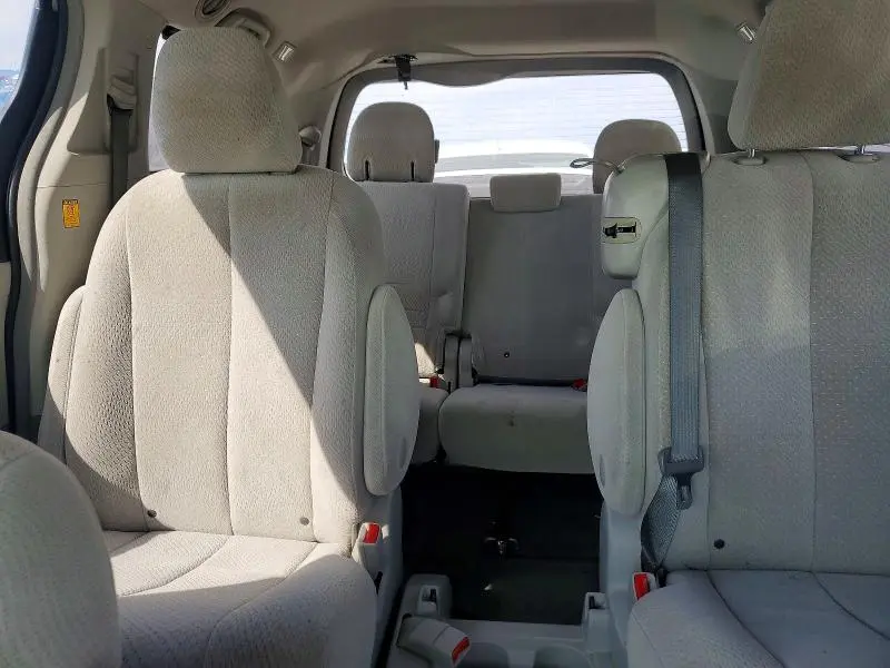 2013 TOYOTA SIENNA LE  