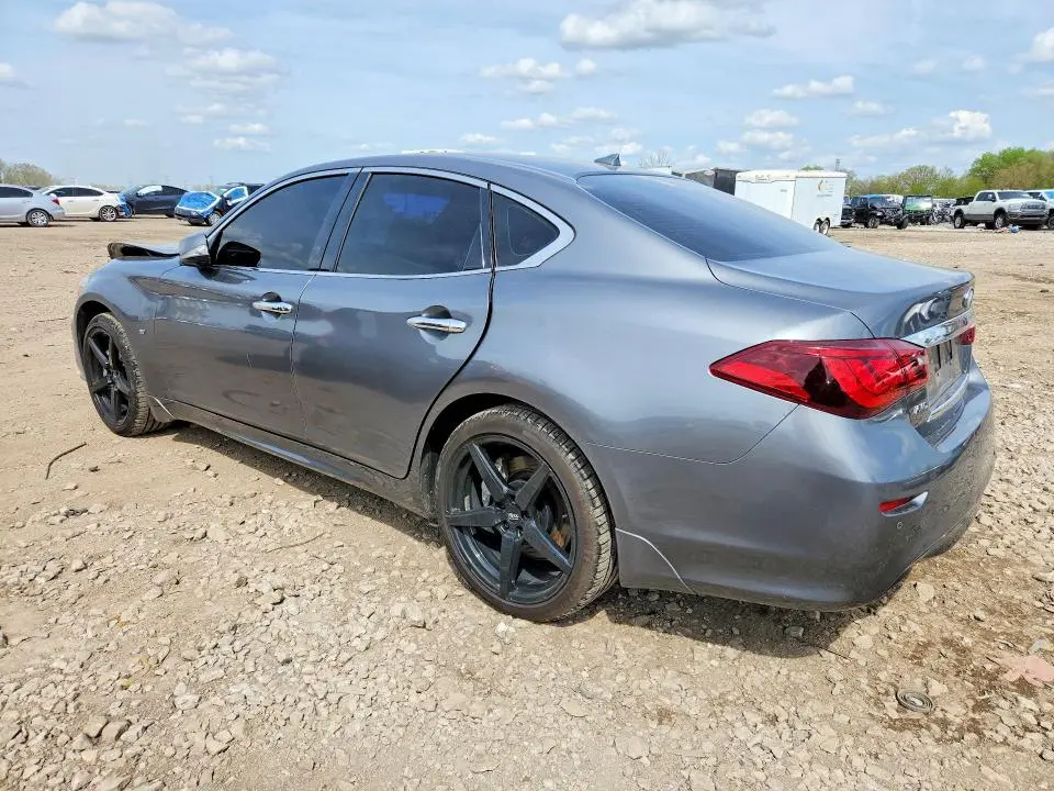2016 INFINITI Q70 3.7  