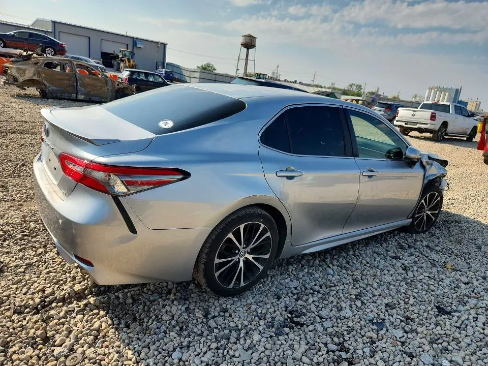 2018 TOYOTA CAMRY SE  
