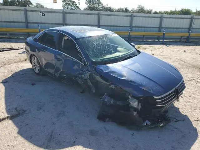 2017 VOLKSWAGEN PASSAT SE  