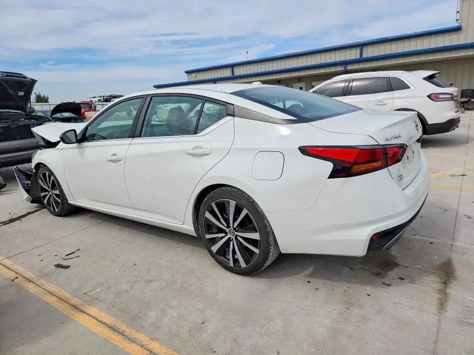 2022 NISSAN ALTIMA SR  