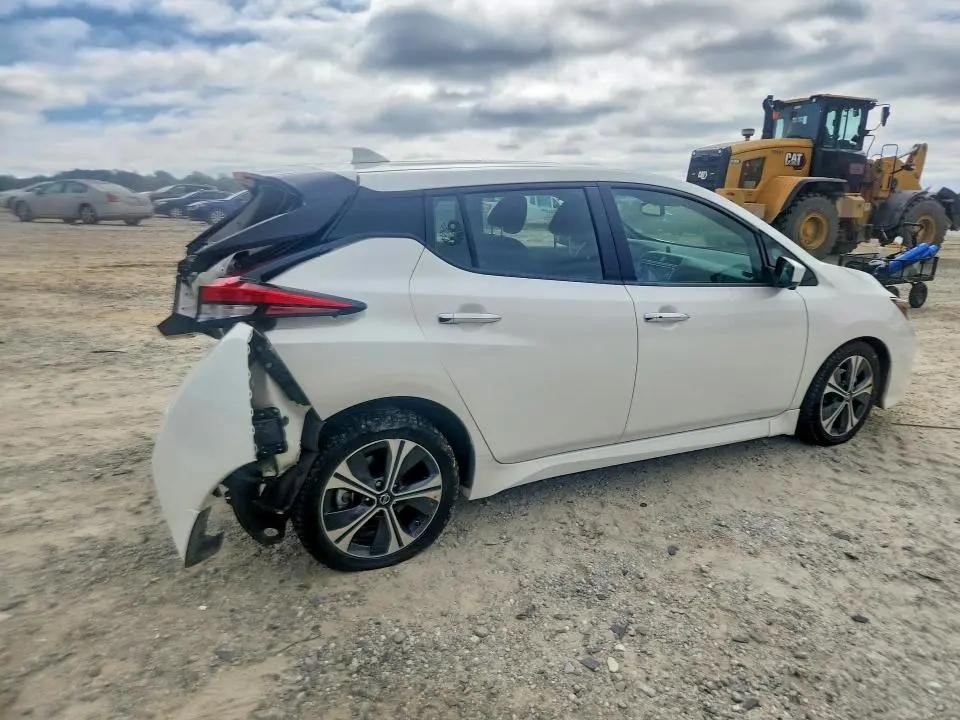 2020 NISSAN LEAF SV  