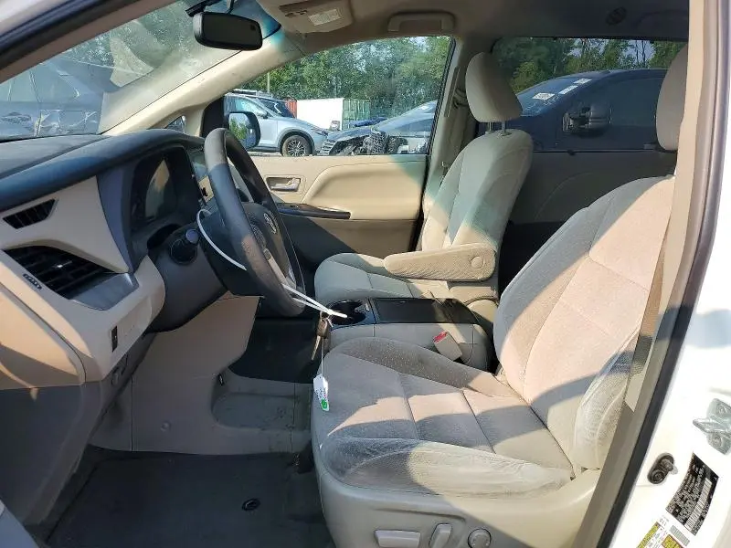 2016 TOYOTA SIENNA LE  