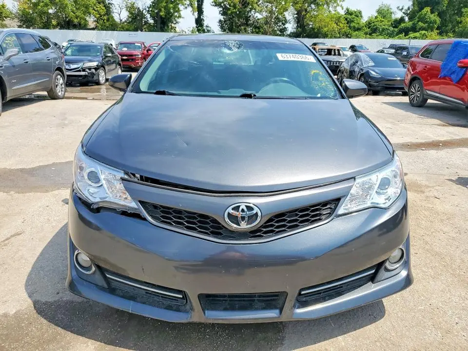 2013 TOYOTA CAMRY SE  