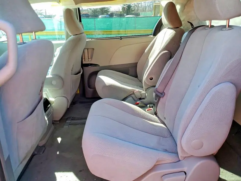 2014 TOYOTA SIENNA LE  