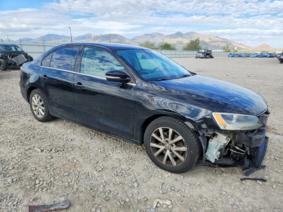 2013 VOLKSWAGEN JETTA SE  