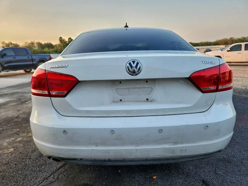 2013 VOLKSWAGEN PASSAT SE  