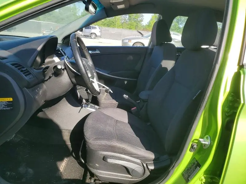 2013 HYUNDAI ACCENT SE  