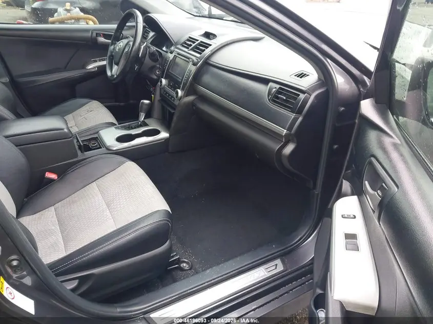 2014 TOYOTA CAMRY SE