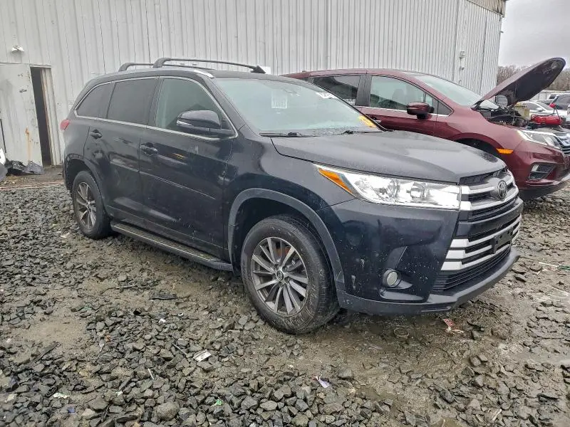 2018 TOYOTA HIGHLANDER SE  
