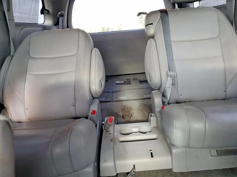 2019 TOYOTA SIENNA XLE 8-PASSENGER  