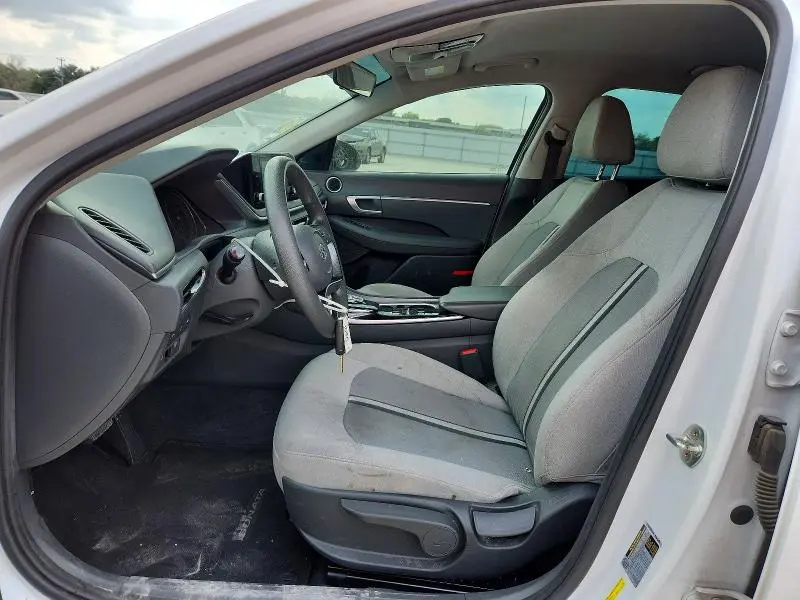 2022 HYUNDAI SONATA SE  
