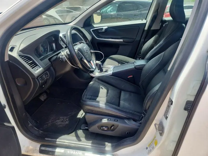 2016 VOLVO XC60 T5  