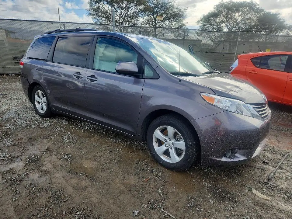 2011 TOYOTA SIENNA LE  