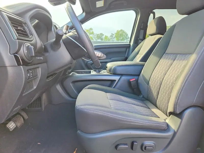 2023 NISSAN TITAN SV  