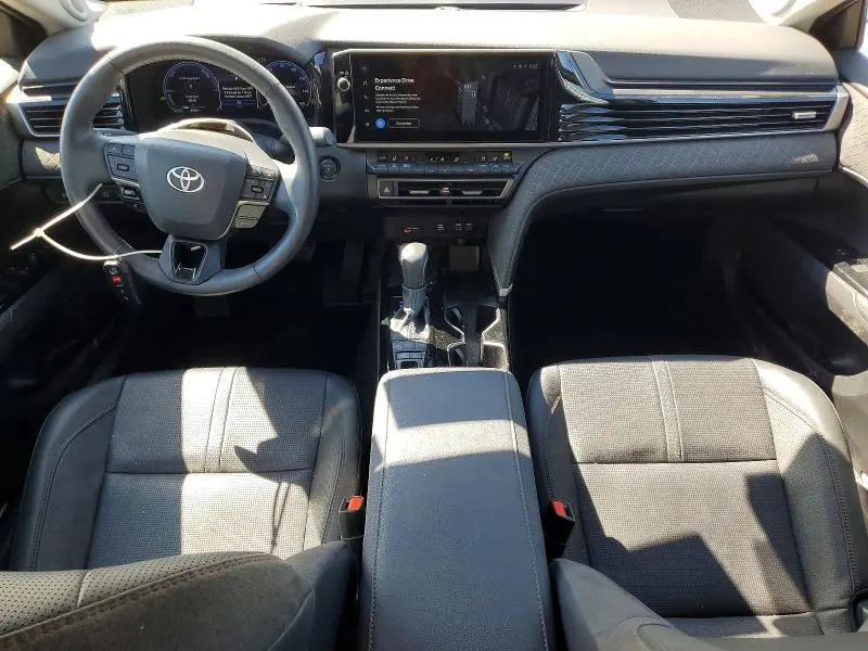 2025 TOYOTA CAMRY XLE  