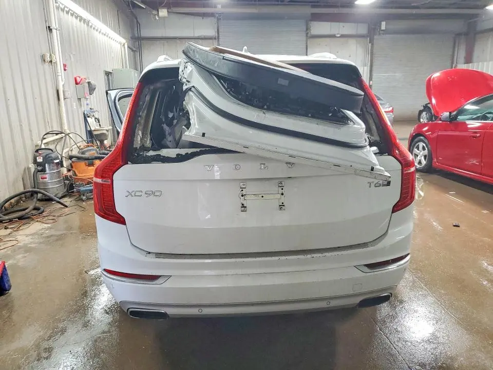 2017 VOLVO XC90 T6  