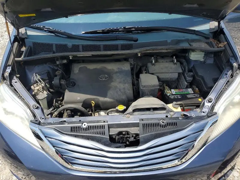 2015 TOYOTA SIENNA LE  