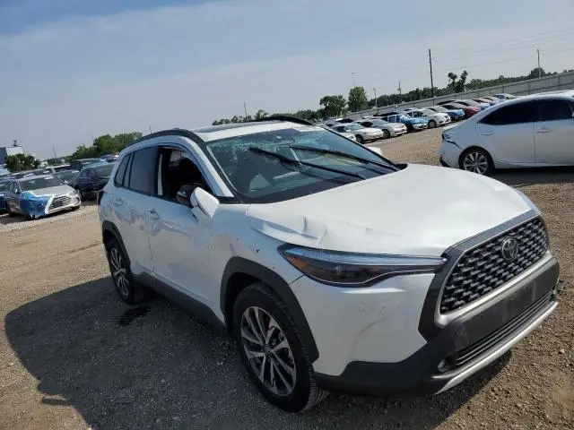 2024 TOYOTA COROLLA CROSS XLE  