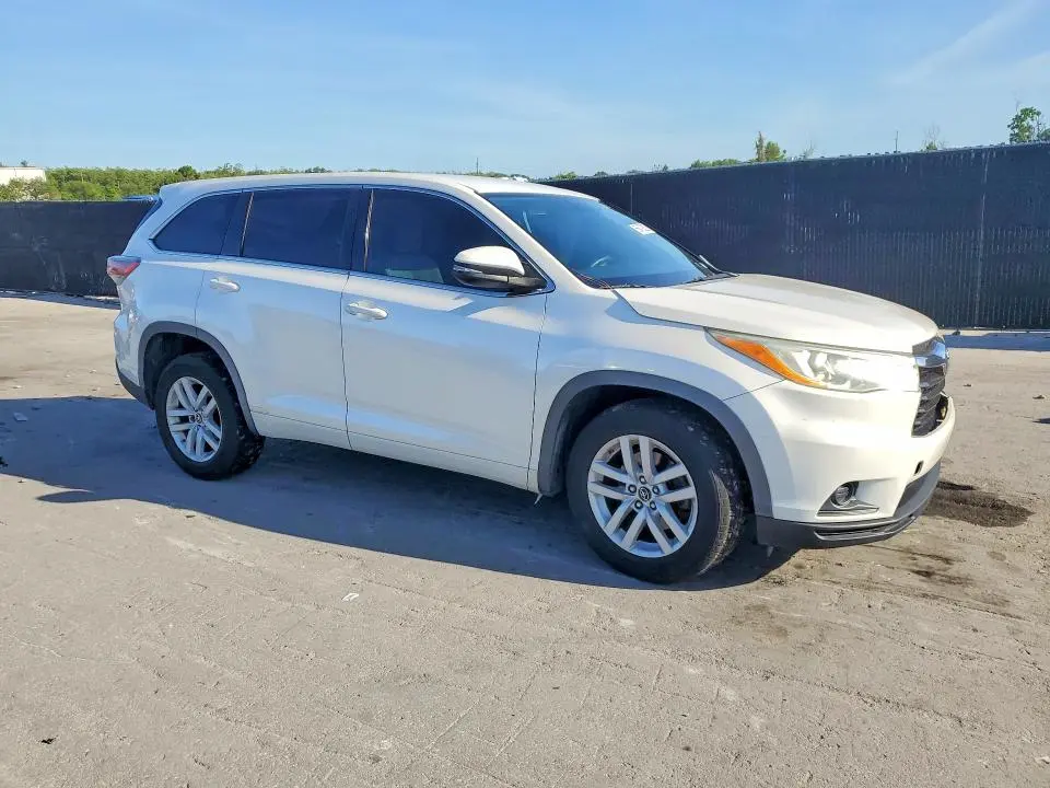 2016 TOYOTA HIGHLANDER LE  