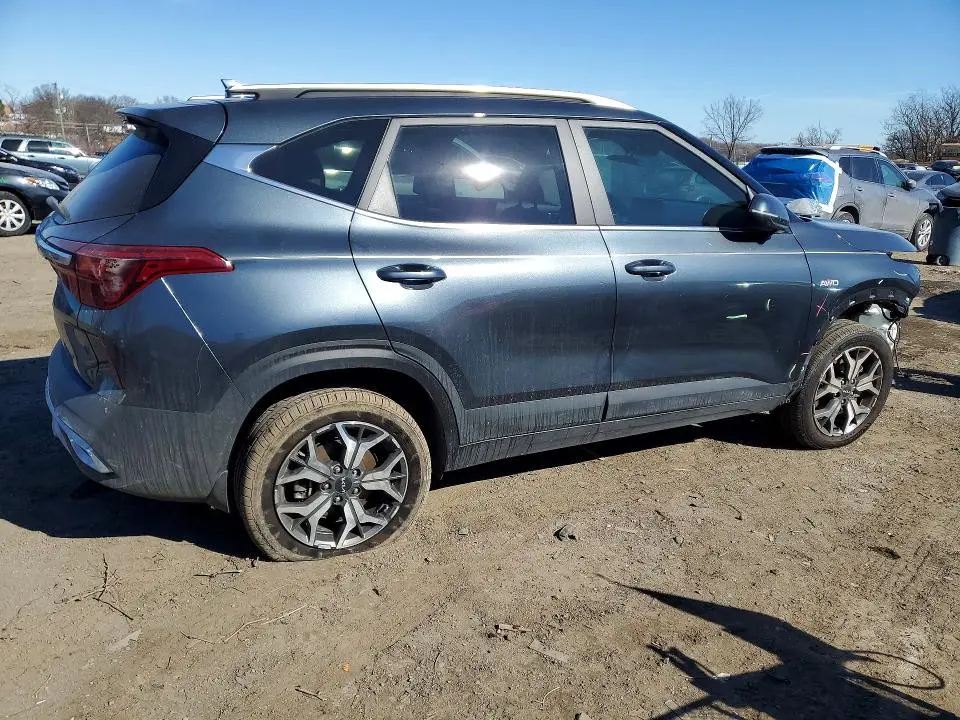2023 KIA SELTOS EX  
