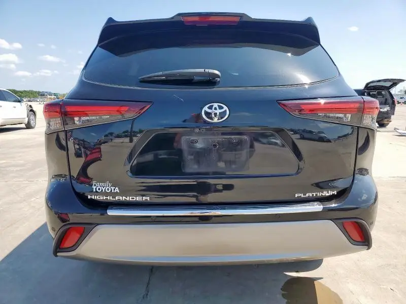 2024 TOYOTA HIGHLANDER LE  