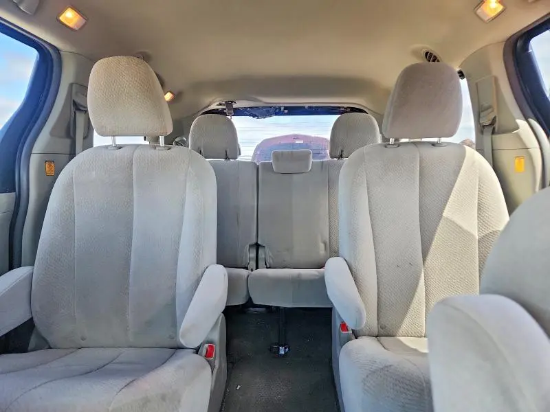 2013 TOYOTA SIENNA LE  