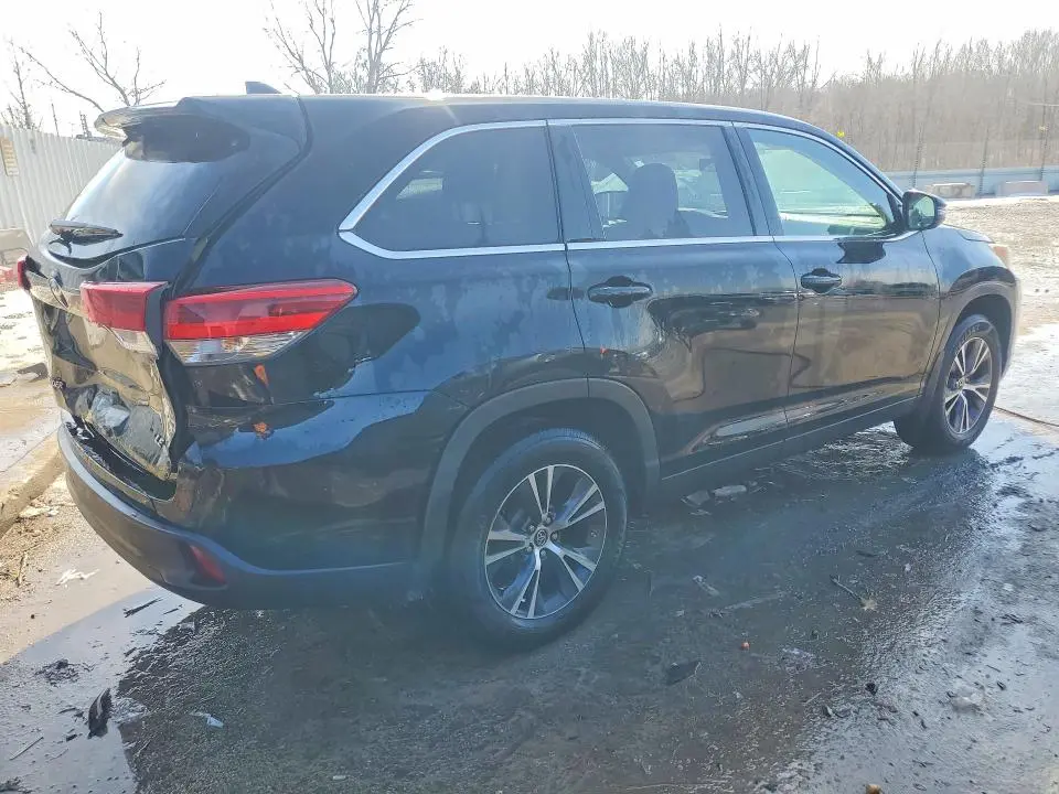 2019 TOYOTA HIGHLANDER LE  