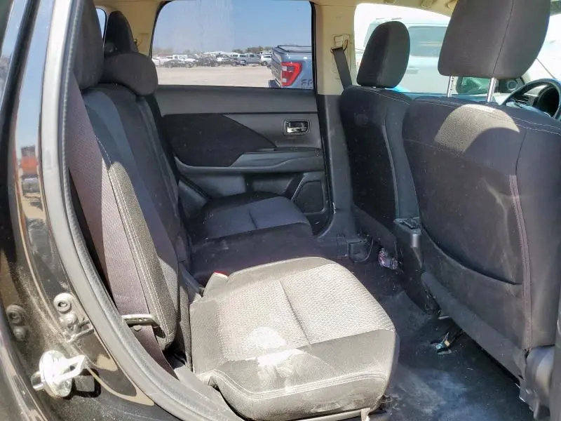 2016 MITSUBISHI OUTLANDER SE