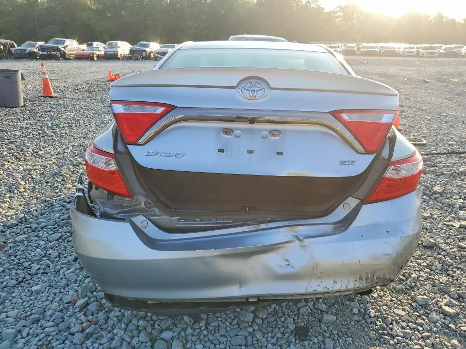 2016 TOYOTA CAMRY SE  
