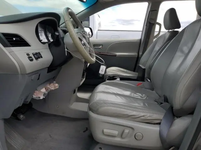 2011 TOYOTA SIENNA XLE  