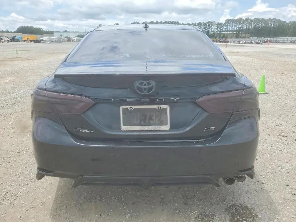 2019 TOYOTA CAMRY SE  