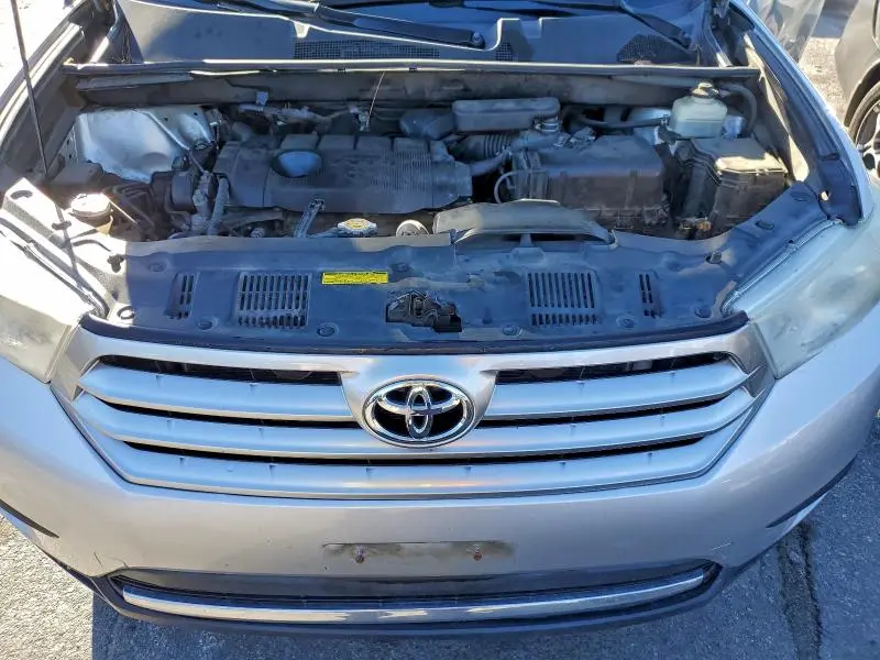 2011 TOYOTA HIGHLANDER BASE  