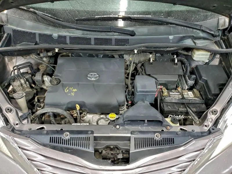 2015 TOYOTA SIENNA LE  