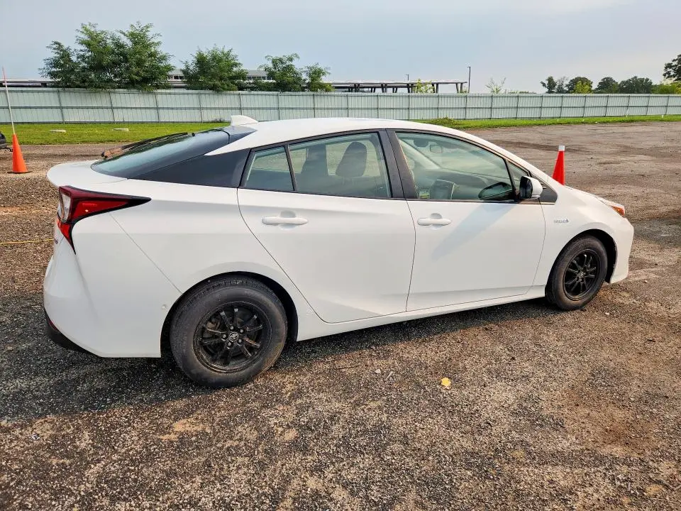 2021 TOYOTA PRIUS LE  