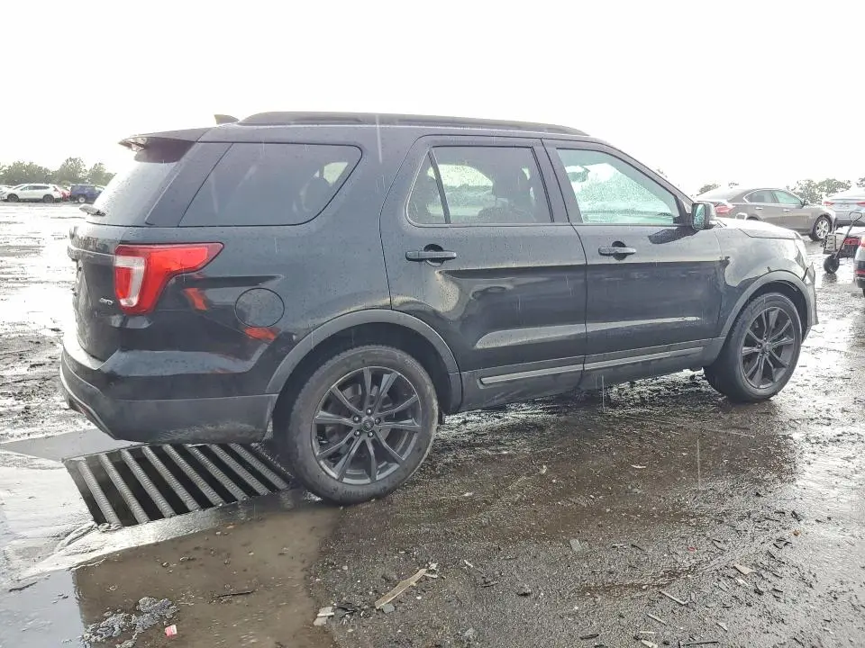 2017 FORD EXPLORER XLT  