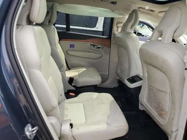 2022 VOLVO XC90 T6 MOMENTUM  