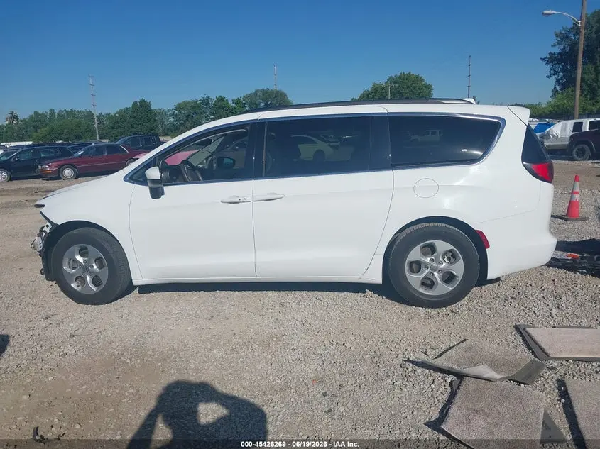 2017 CHRYSLER PACIFICA LX