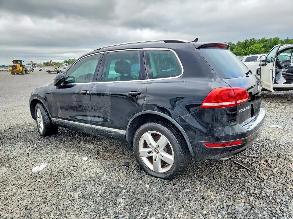 2011 VOLKSWAGEN TOUAREG V6  