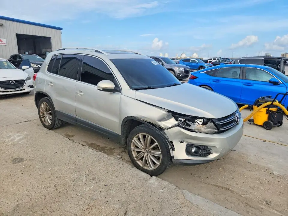 2013 VOLKSWAGEN TIGUAN S  