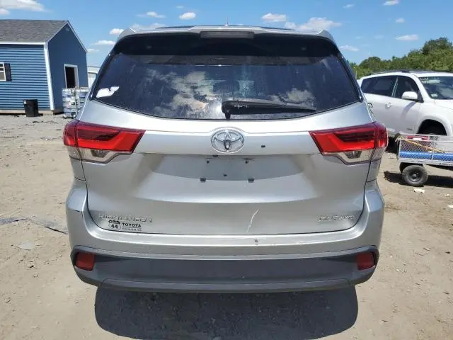 2018 TOYOTA HIGHLANDER SE  