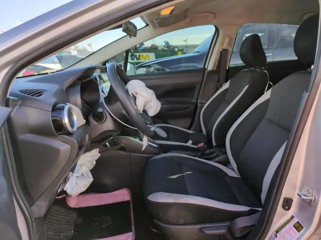 2021 NISSAN VERSA SV  
